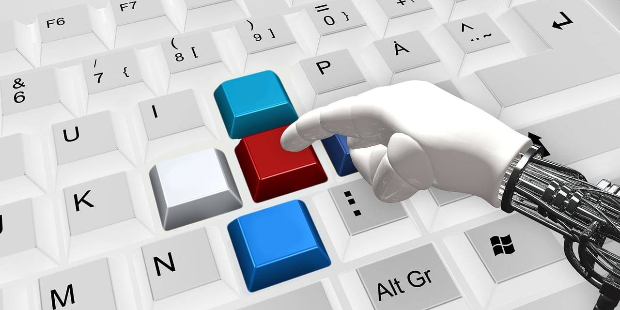 Teclado de computador operado por robô