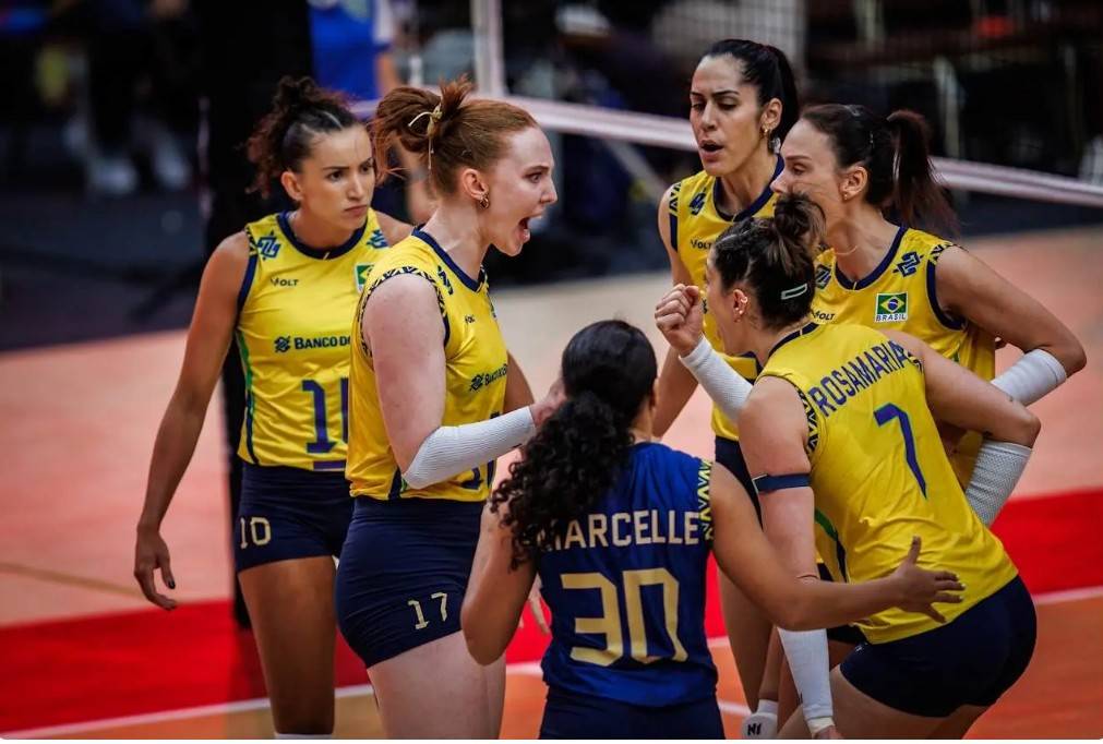 Seleção feminina de vôlei durante participação no mundial na Tailândia. Imagem: Divulgação/CBV