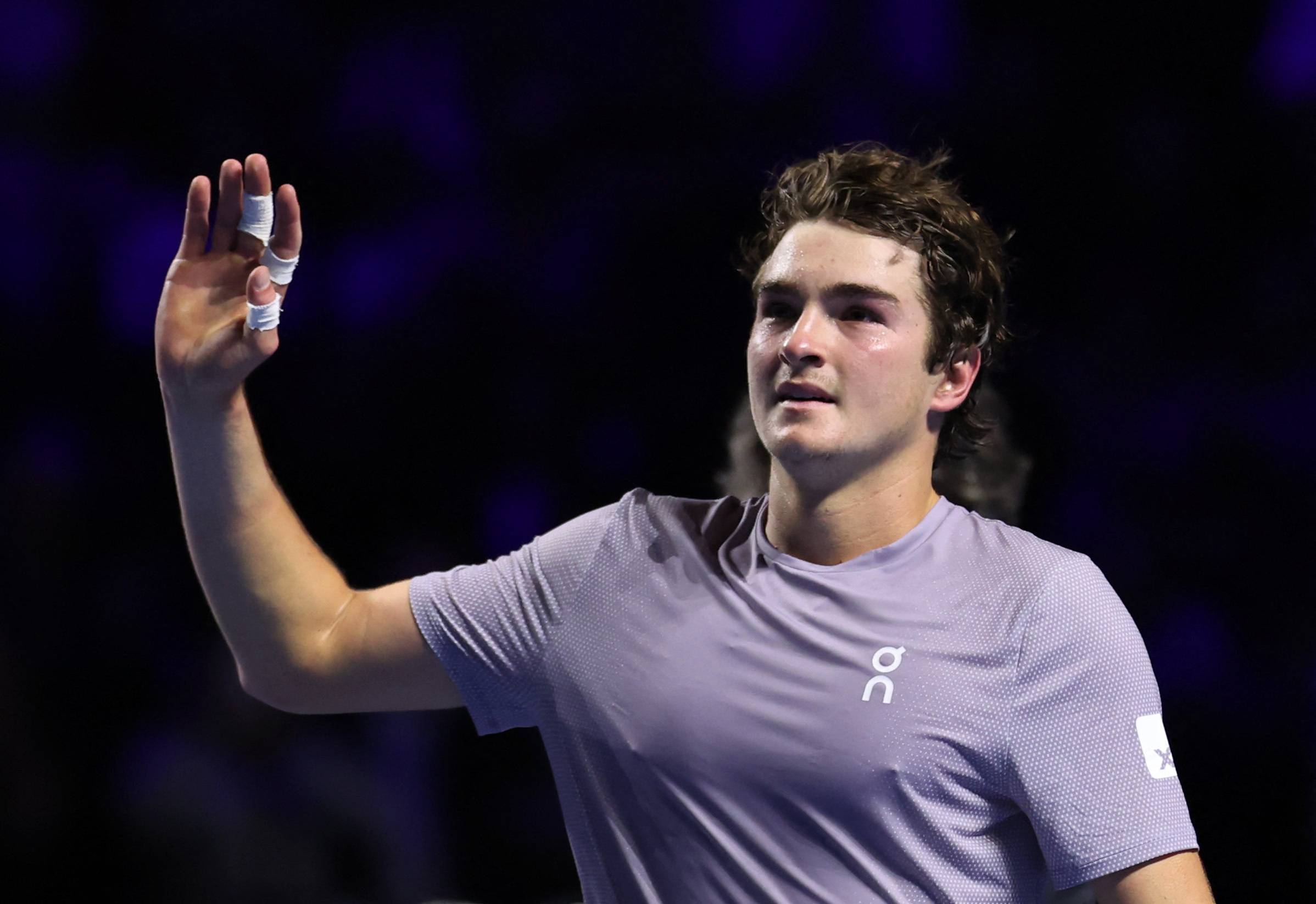 Tênis - ATP 500 - Swiss Indoors Basel - St. Jakobshalle, Basel, Suíça - 26 de outubro de 2025
João Fonseca, do Brasil, comemora a vitória na final contra Alejandro Davidovich Fokina, da Espanha.
REUTERS/Pierre Albouy