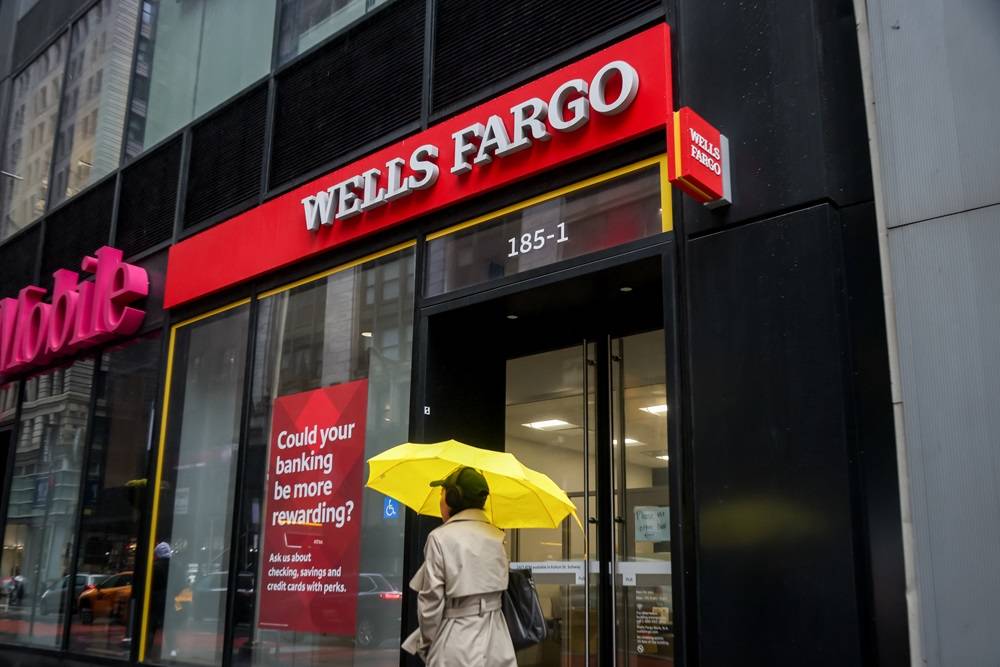 Uma agência do banco Wells Fargo em Nova York, EUA, na segunda-feira, 13 de outubro de 2025. A Wells Fargo & Co. tem previsão de divulgar seus resultados financeiros no dia 14 de outubro (Bloomberg)