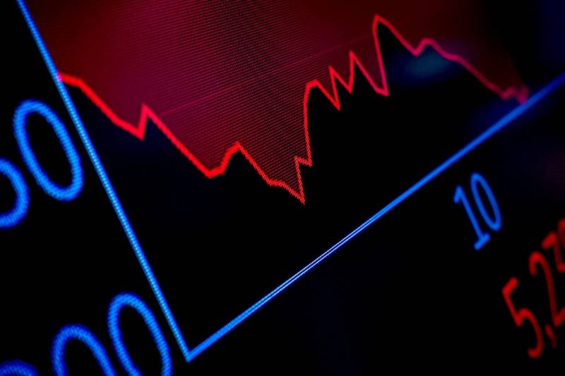 Monitor acompanha negociações no pregão da Bolsa de Valores de Nova York (NYSE) 
4 de abril de 2025. REUTERS/Brendan McDermid