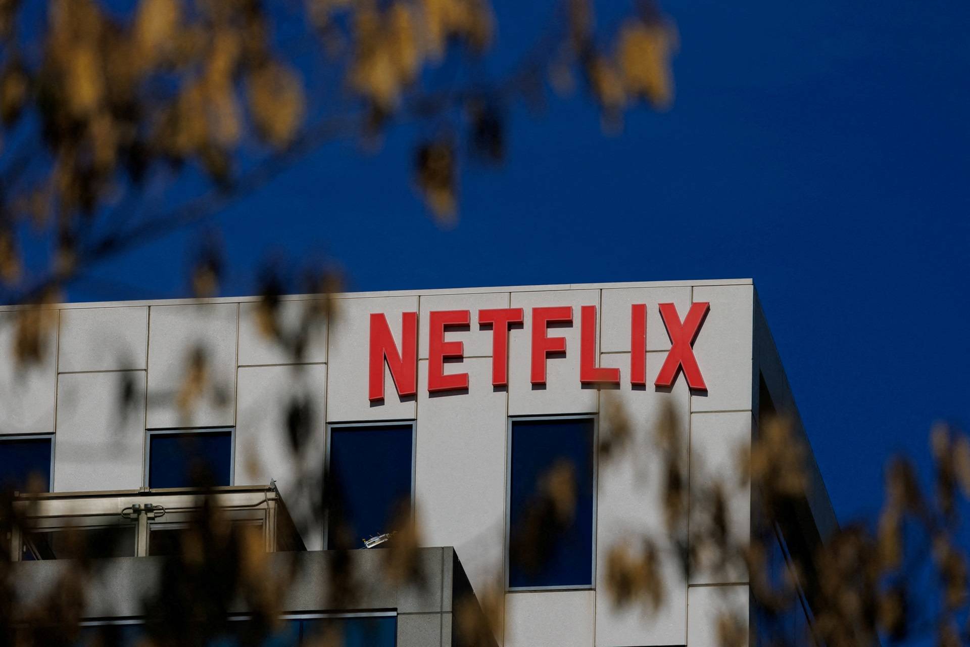Logo da Netflix em Los Angeles
 2/12/2025   REUTERS/Mike Blake