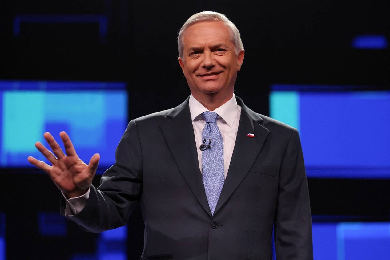 Candidato presidencial chileno José Antonio Kast participa de debate eleitoral em Santiago, Chile (Foto: Pablo Sanhuez/Reuters)