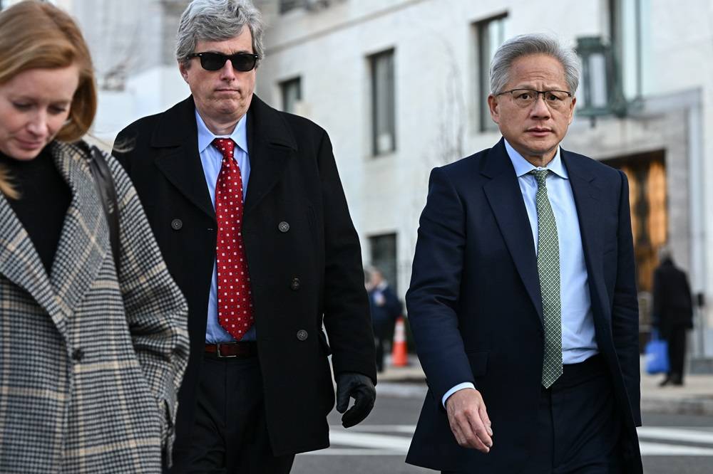 Jensen Huang, CEO da Nvidia, após uma reunião com membros do Comitê Bancário do Senado dos EUA em Washington no dia 3 de dezembro (Bloomberg)