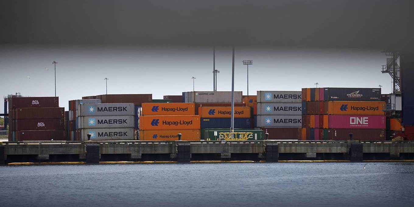 Tarifas de importação, antes vistas como instrumentos para proteger as indústrias nacionais, agora são usadas na geopolítica (Foto:
Drew Angerer/Getty Images/Project Syndicate)