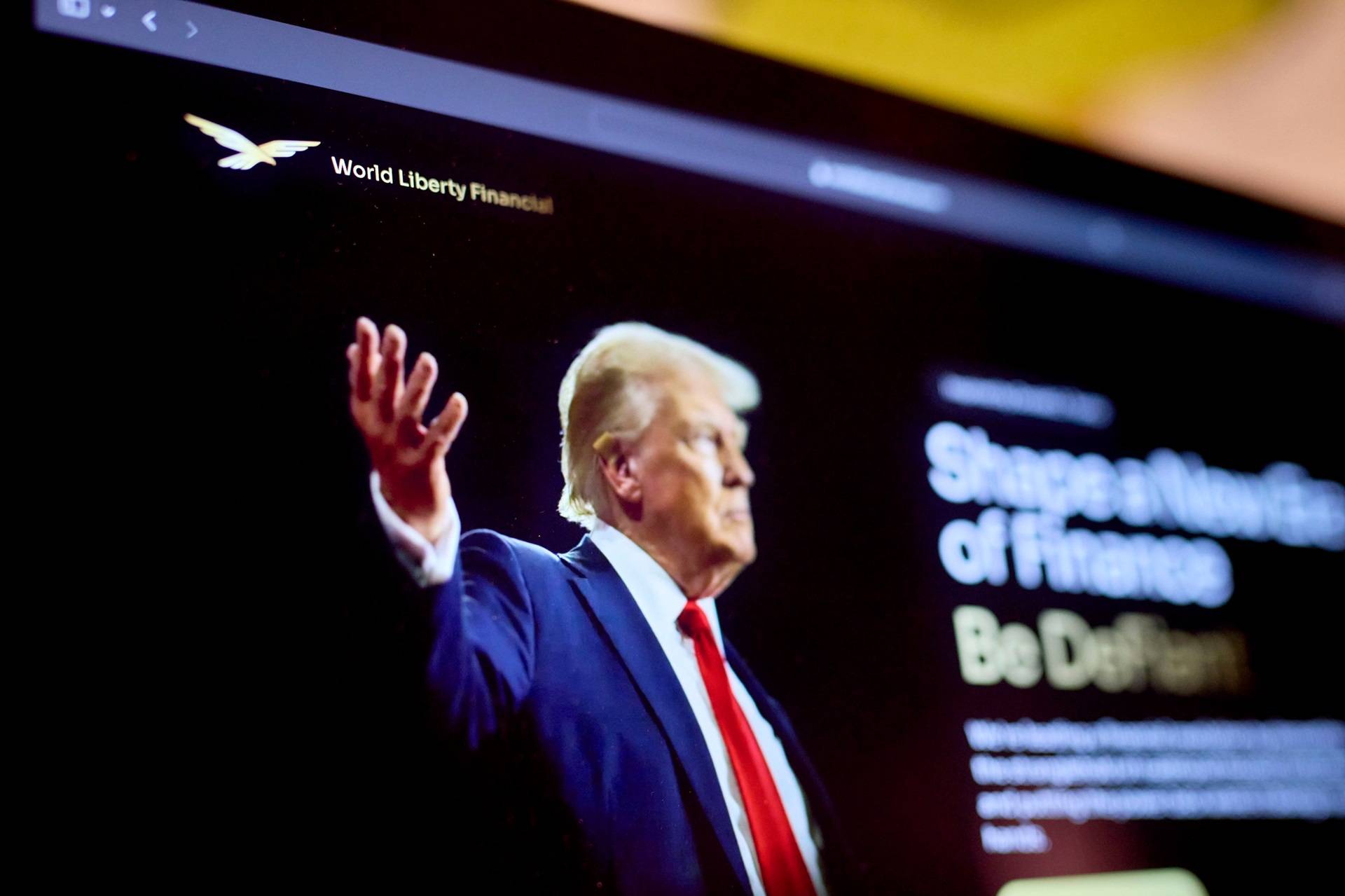 O site da World Liberty Financial foi lançado em Nova York, EUA, na quarta-feira, 12 de fevereiro de 2025. Chase Herro, cofundador do projeto DeFi do presidente Donald Trump, World Liberty Financial, afirmou que a plataforma planeja criar uma reserva estratégica com os tokens adquiridos. Fotografia: Gabby Jones/Bloomberg
