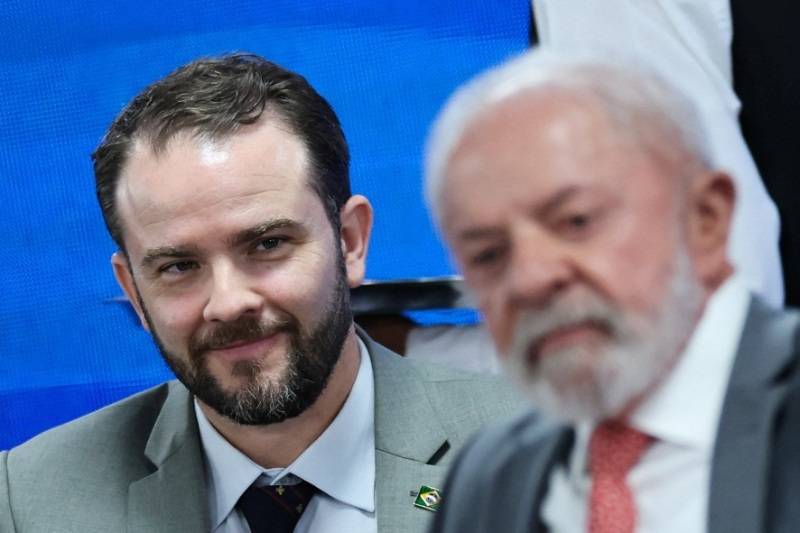 Então secretário-executivo do Ministério da Fazenda, Dario Durigan, e presidente Luiz Inácio Lula da Silva em cerimônia em Brasília
13/01/2026
REUTERS/Adriano Machado
