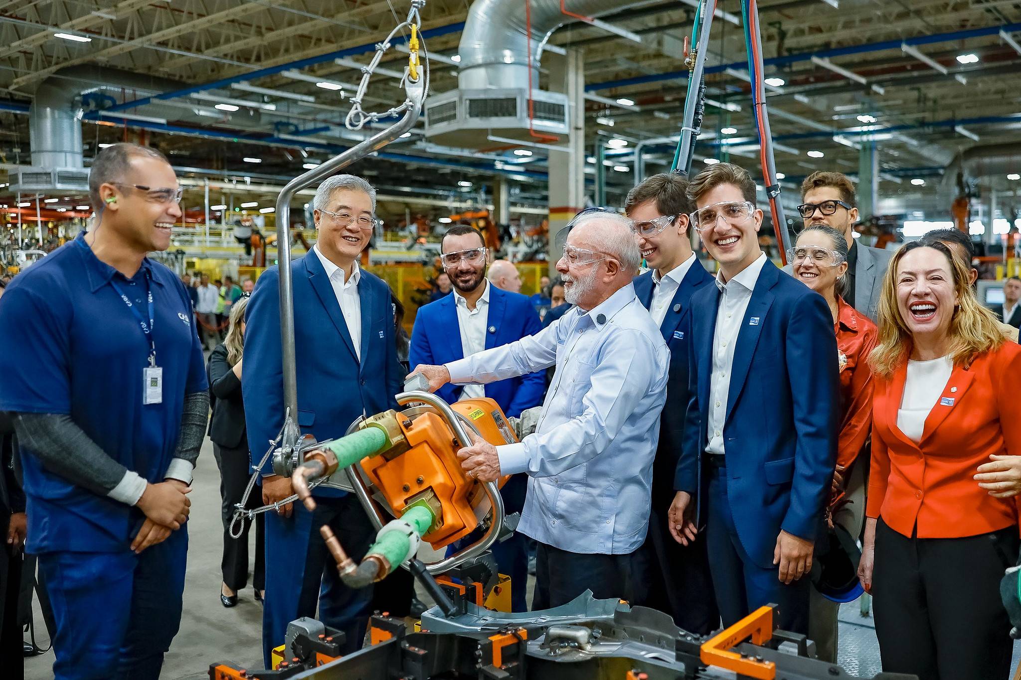 Presidente da República, Luiz Inácio Lula da Silva, durante visita à fábrica da CAOA, no Setor Industrial, Anápolis - GO. Foto: Ricardo Stuckert / PR