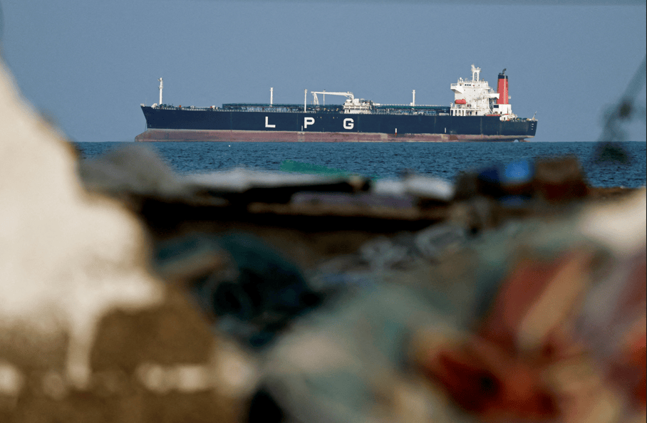 Navio-tanque de gás GLP no Estreito de Hormuz, em Shinas, Omã  -11/03/2026 (Foto: REUTERS/Benoit Tessier)

