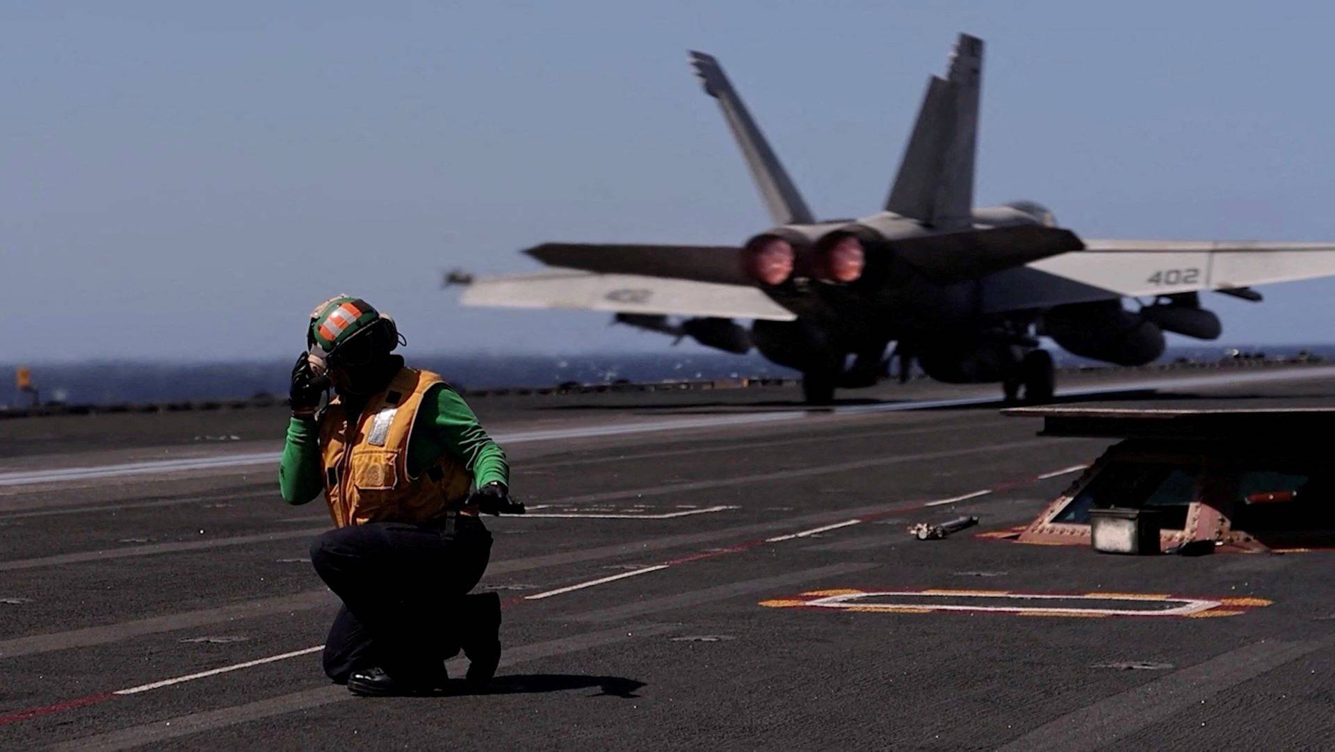 O porta-aviões USS Gerald R. Ford realiza operações aéreas em apoio ao ataque da Operação Epic Fury contra o Irã, em local não identificado 09/03/2026 (Foto a partir de vídeo de divulgação/via REUTERS)
