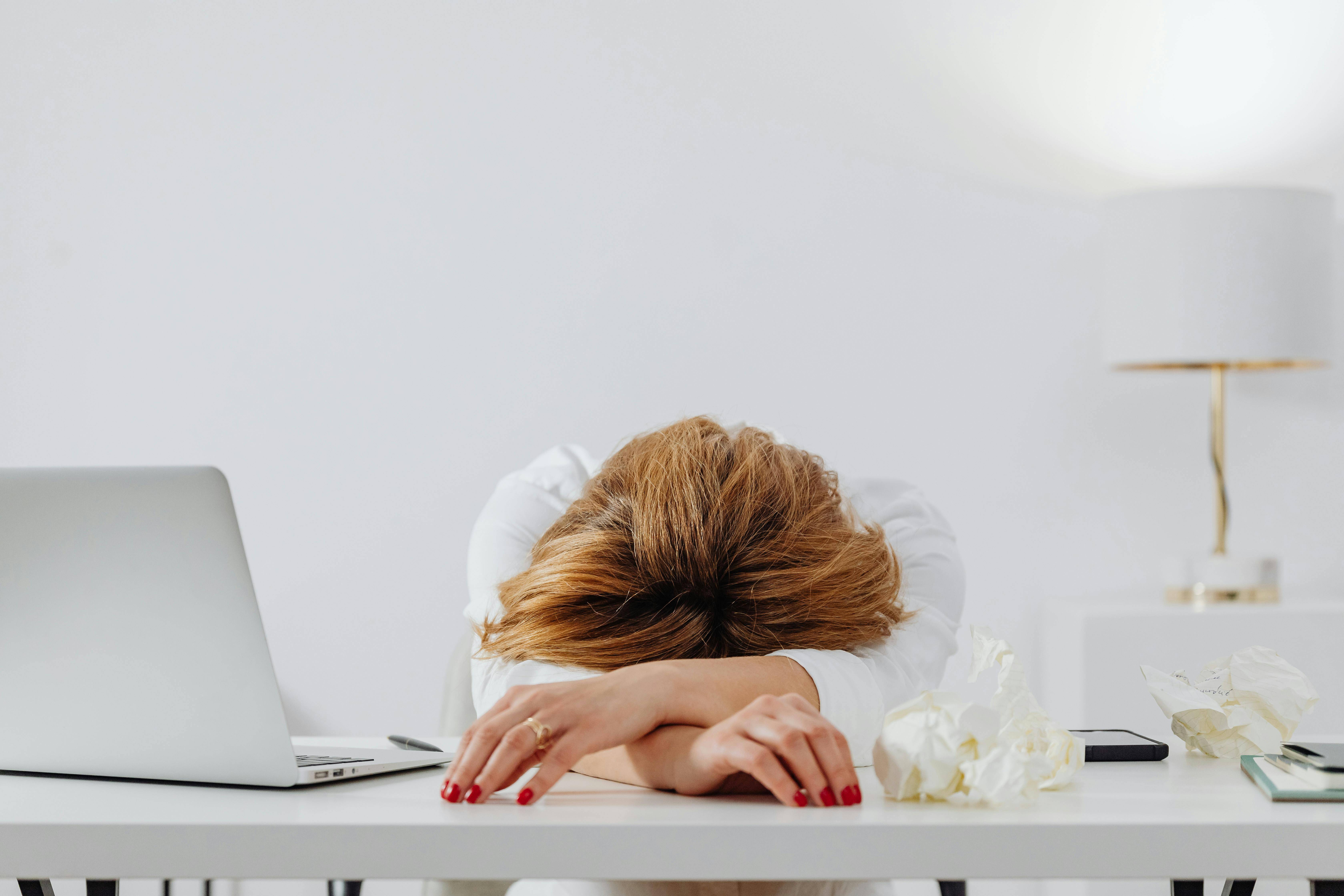 Jornadas menores tendem a reduzir faltas, diminuir rotatividade e ampliar a capacidade de conciliação entre trabalho e vida pessoal, afirma economista — especialmente entre mulheres (Foto: Pexels)
