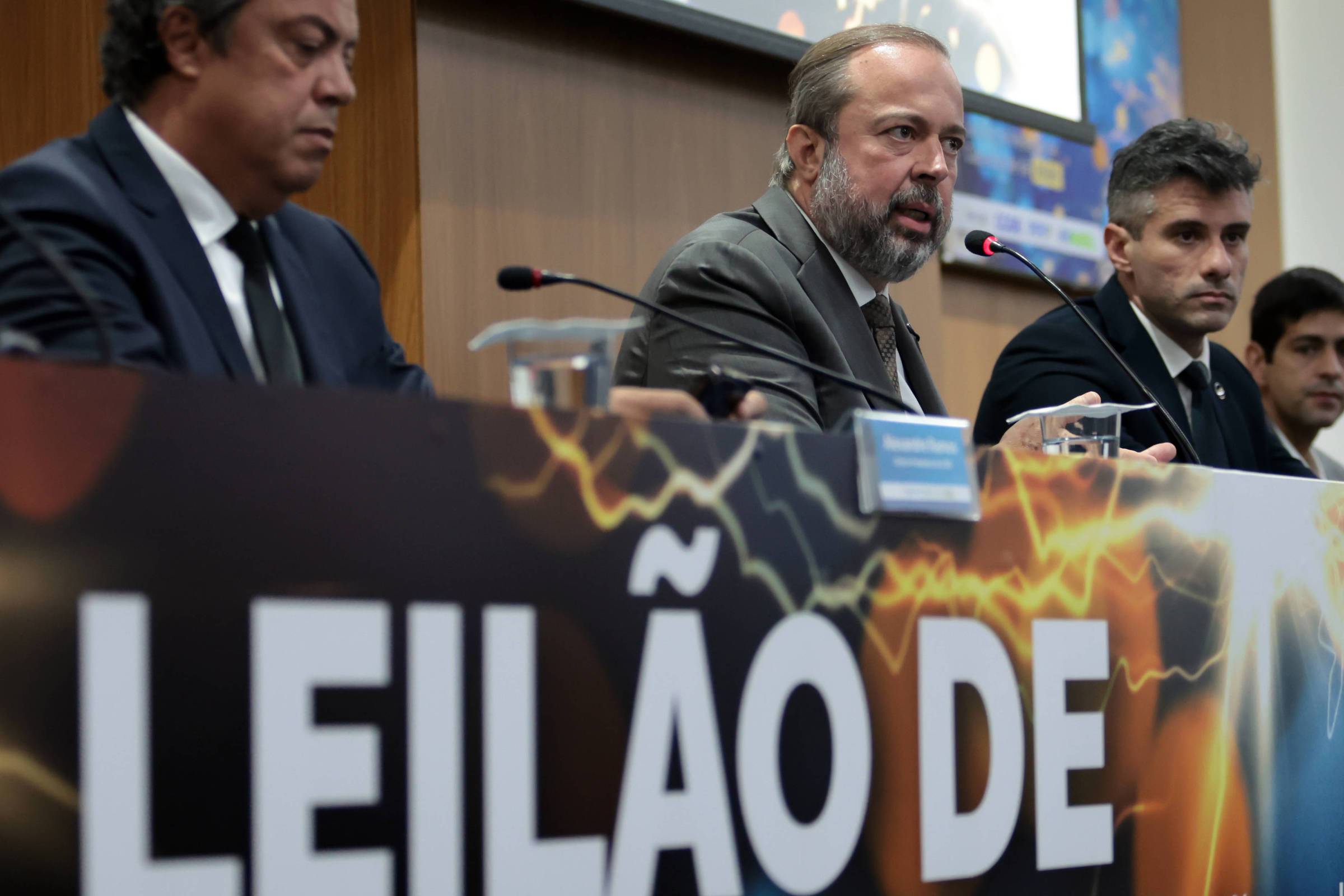 O ministro de Minas e Energia, Alexandre Silveira, participa de entrevista coletiva para falar sobre Leilão de Reserva de Capacidade de 2026 - Paulo Pinto - 18.mar.26/Agência Brasil