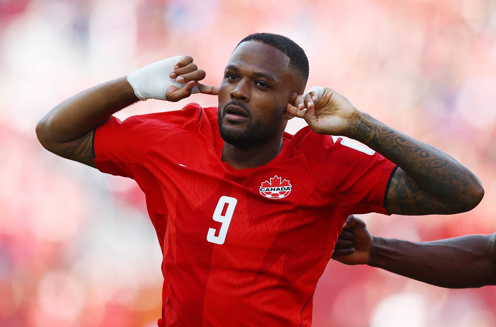 12 de junho de 2026 - Cyle Larin, do Canadá, celebra seu gol sobre a Bósnia, no Estádio de Toronto. Foto: REUTERS/Claudia Greco