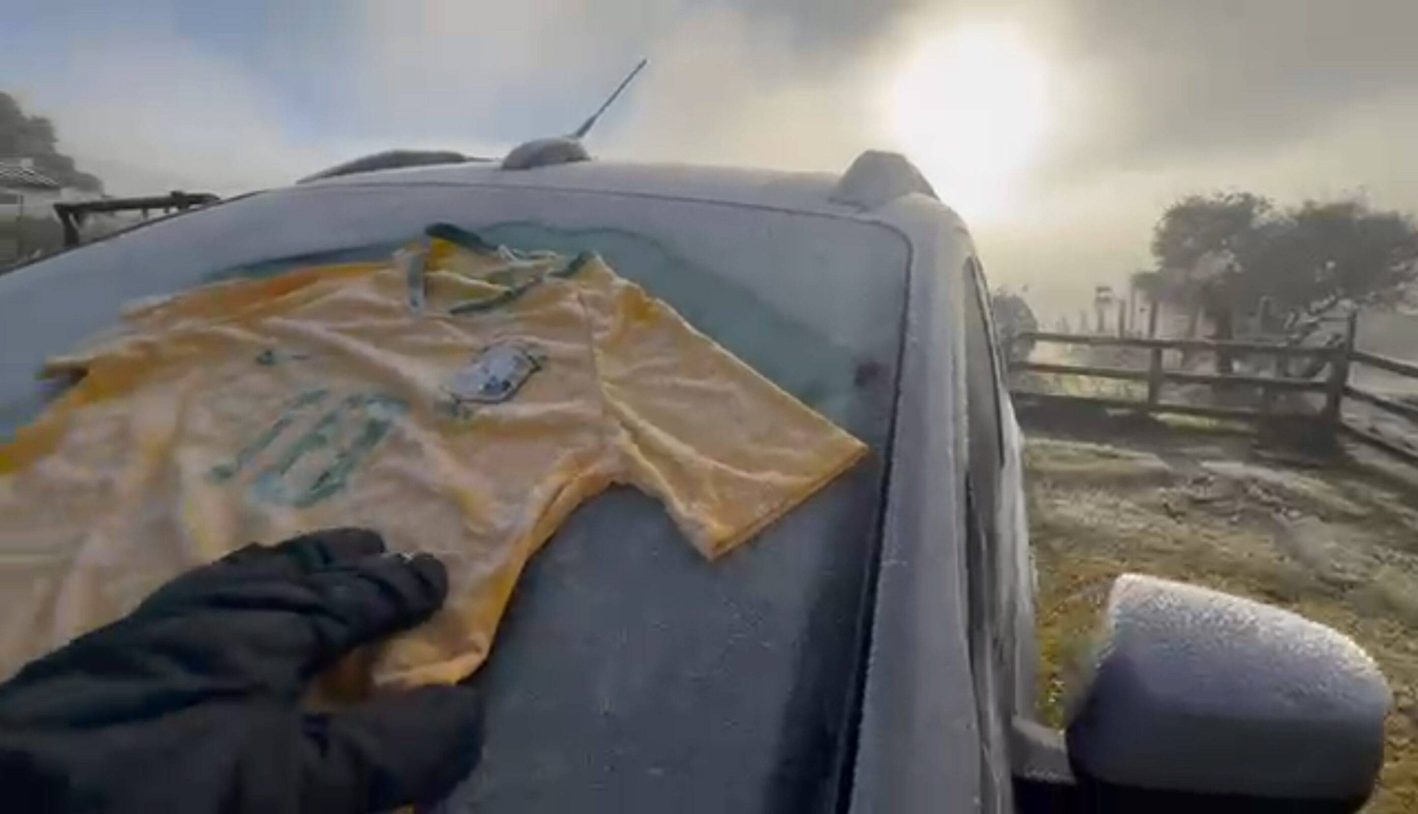 Camiseta ficou por cinco horas em cima do carro em Urubici, que registrou -5,9°C