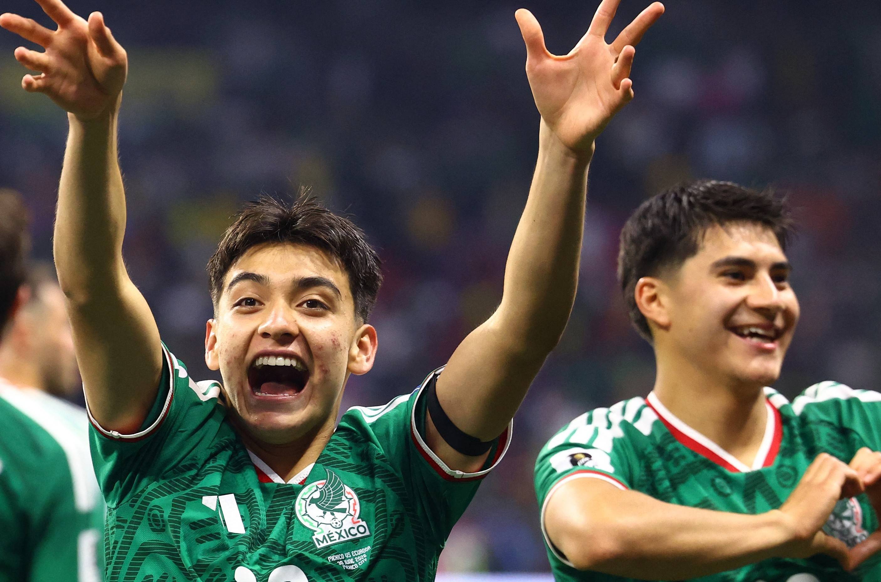 Gilberto Mora e Obed Vargas, do México, comemoram após a partida 
30 de junho de 2026 REUTERS/Raquel Cunha