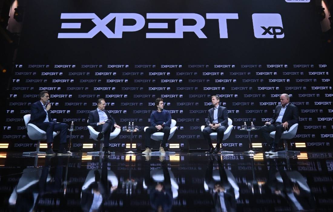 (a partir da esq.) Rafael Furlanetti, da XP, Giberto Tomazoni, CEO global da JBS, Paulo Moll, CEO da Rede D'Or, André Gerdau, Presidente do Conselho da Gerdau, e Ederson Muffato, diretor do Grupo Muffato(Foto: Fabio Rizzato / InfoMoney)