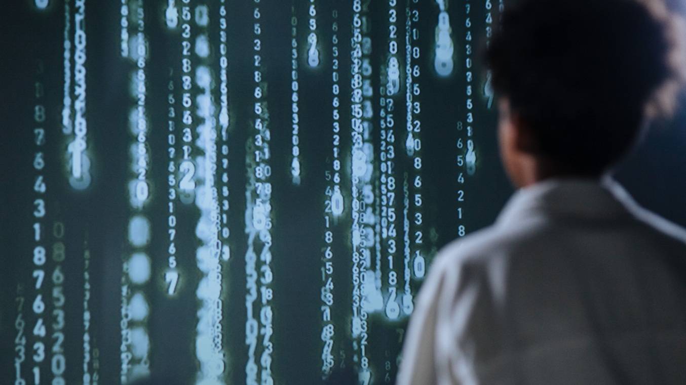 Pesquisa indica que 84% dos CEOs empresariais acreditam que a qualificação da força de trabalho em IA será determinante para definir os líderes de mercado do futuro (Foto: Pexels/Ron Lach)