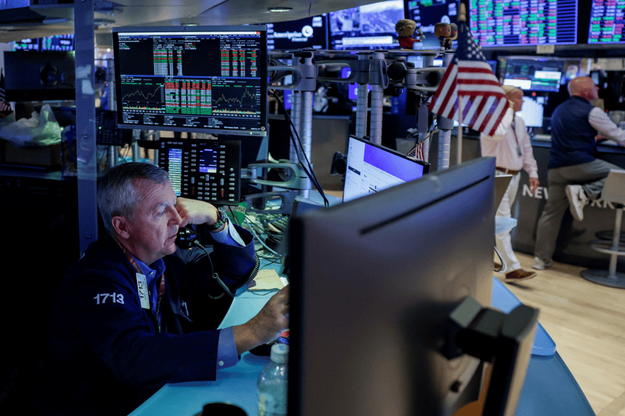 Operadores na bolsa de Nova York 5 de agosto de 2026. REUTERS/Jeenah Moon

