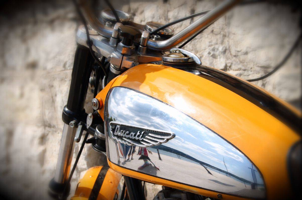 Ducati está entre as marcas com modelos disponíveis no leilão de motocicletas deste sábado (22)