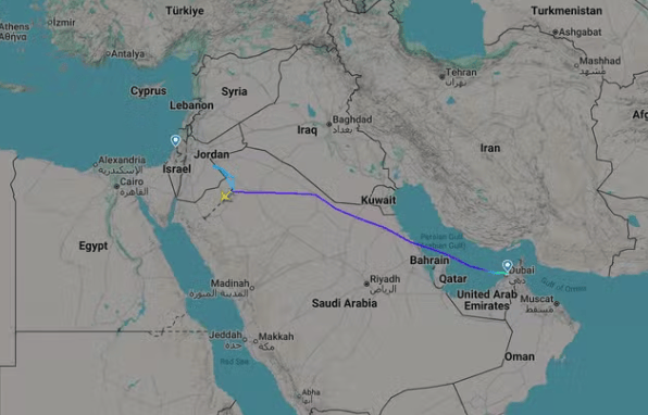 Voo FZ1073 da Flydubai com destino a Tel Aviv desvia rota após incidente a bordo em 30 de setembro de 2026.