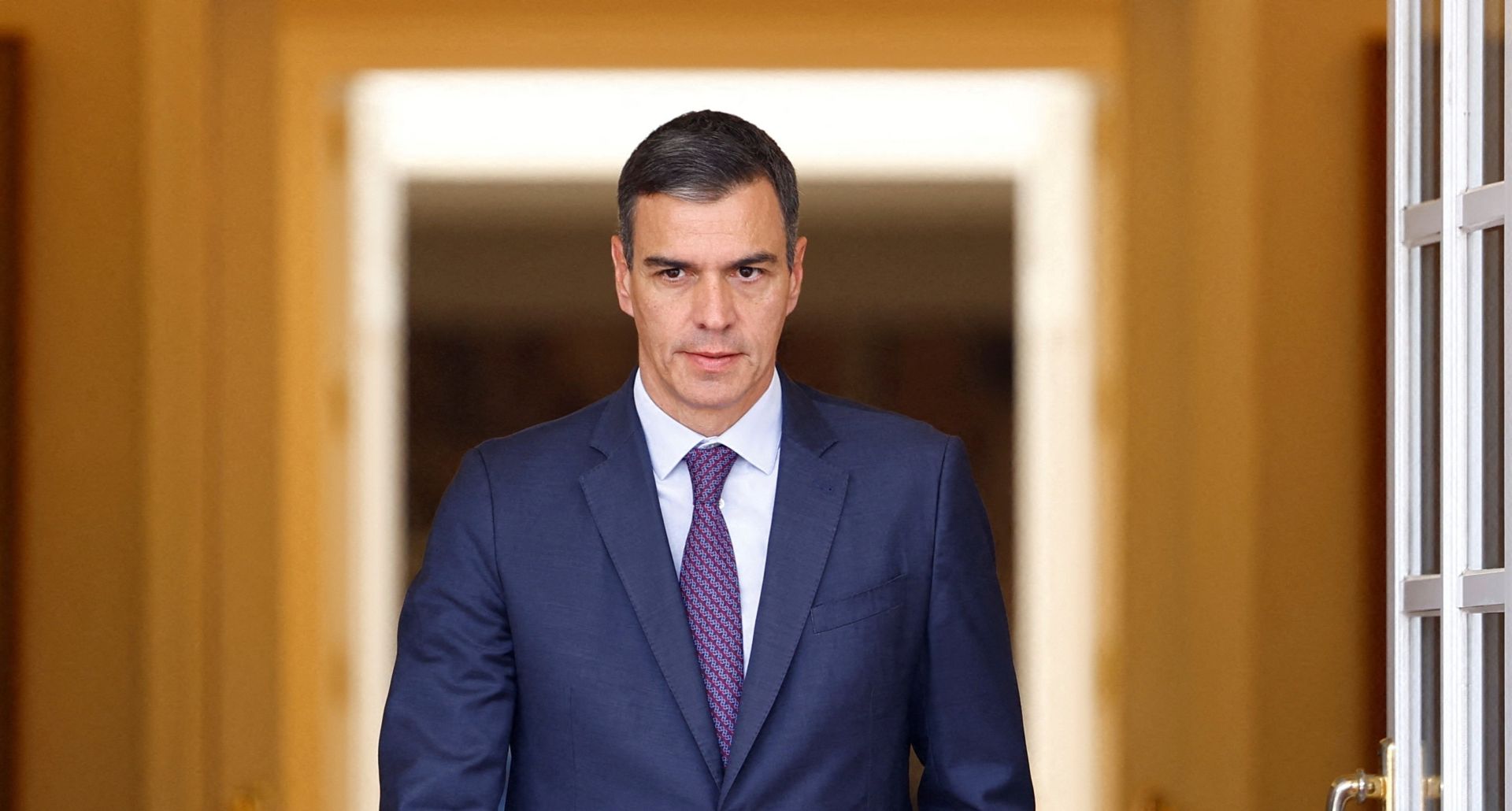 Derrotado no Parlamento, Pedro Sánchez convoca eleição antecipada para novembro